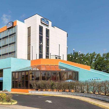 Howard Johnson By Wyndham Williamsburg Norge Exterior foto
