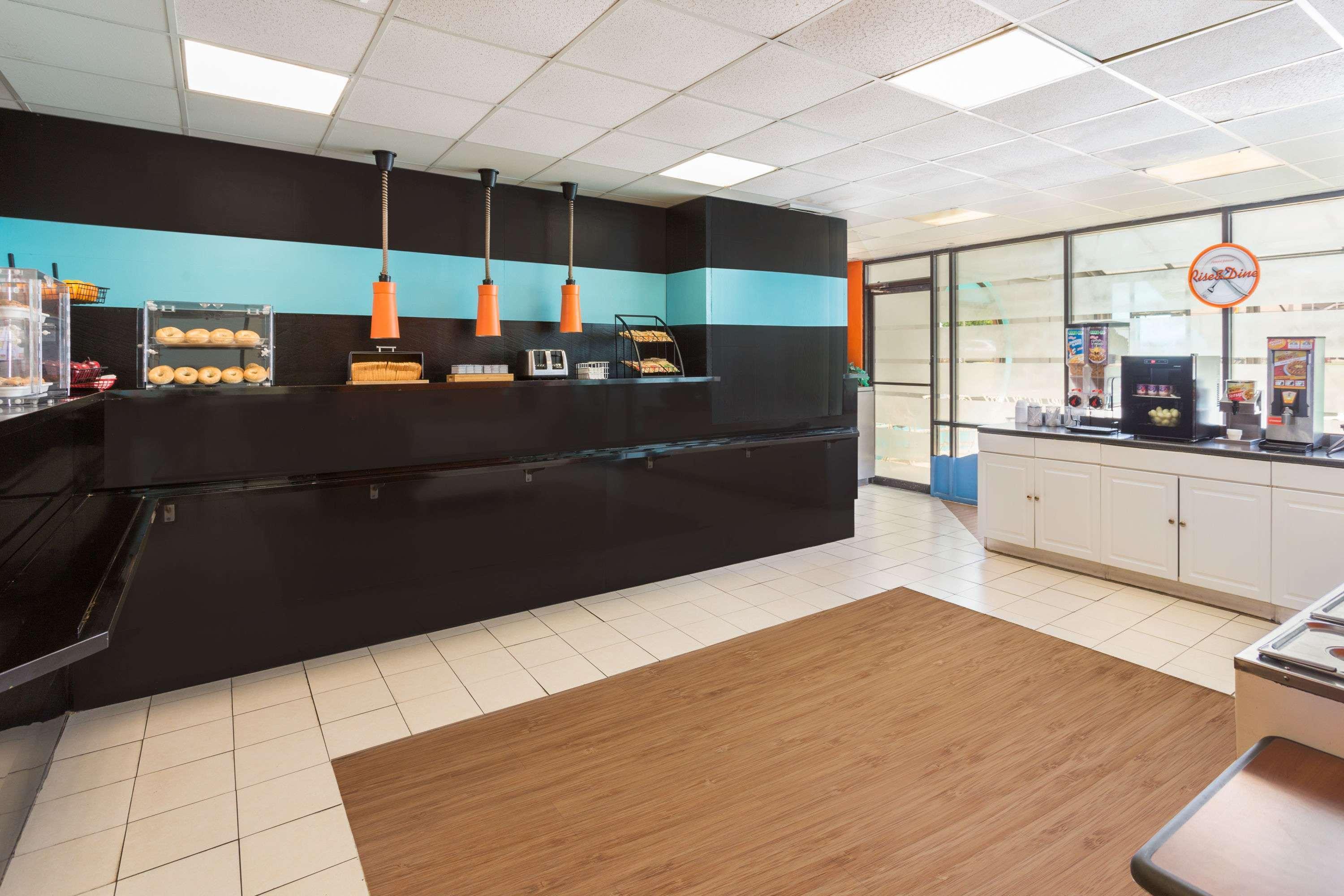 Howard Johnson By Wyndham Williamsburg Norge Exterior foto